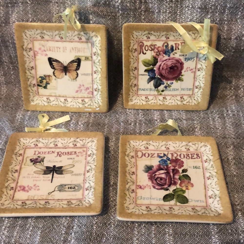 Lisa audit wild apple hanging wall plates. Also usable.